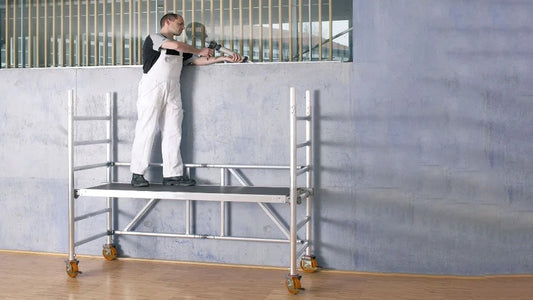 Änderungen in den Normen für fahrbare Arbeitsbühnen (Rollgerüste)